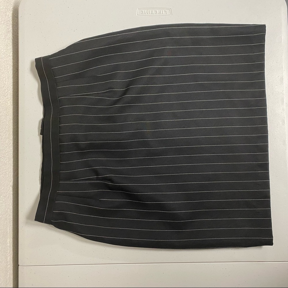 RUE Twenty One Business Skirt Suit - Picture 4 of 10